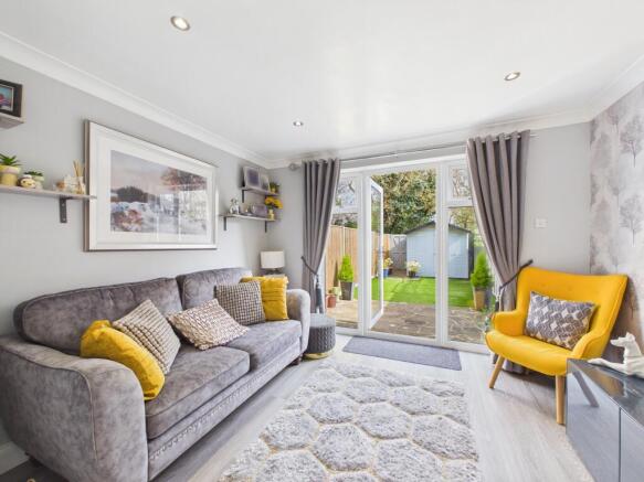 CAM04018G0-PR0473-STILL010