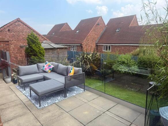 5 bed Detached for sale Image 4