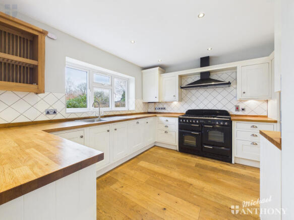 CAM03852G0-PR0566-STILL013