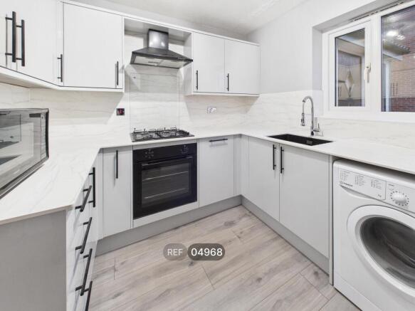 3 bed Semi-Detached to rent Image 6
