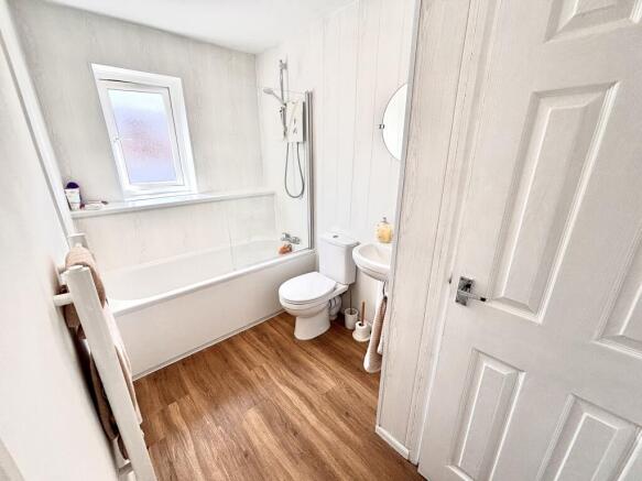 2 bed House to rent Image 10