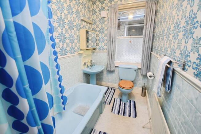 5 bed Semi-Detached for sale Image 11