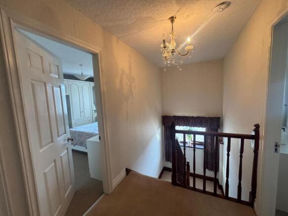 4 bed Detached for sale Image 11