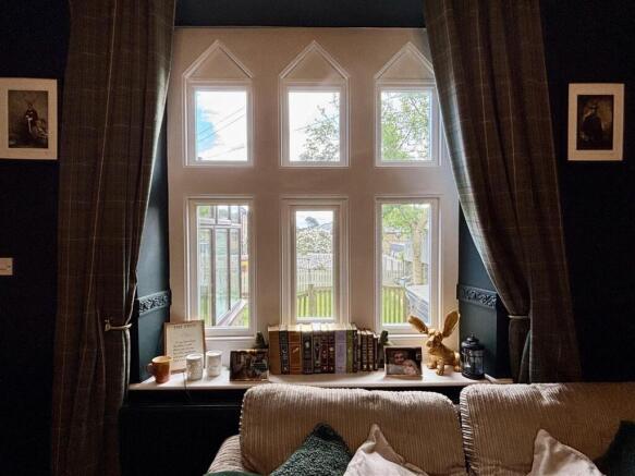 5 bed Link Detached House for sale Image 6