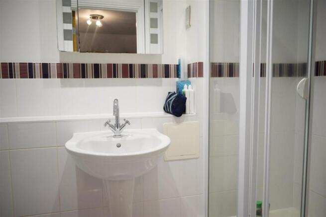 En-suite 2a.JPG
