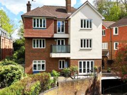 5, Braconhyrst, Roxborough Park, Harrow HA1 3BD