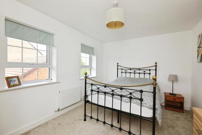 4 bed Detached for sale Image 12