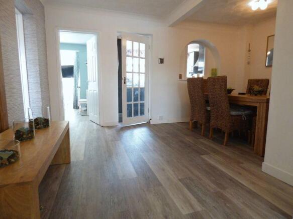 Dining to Kitchen