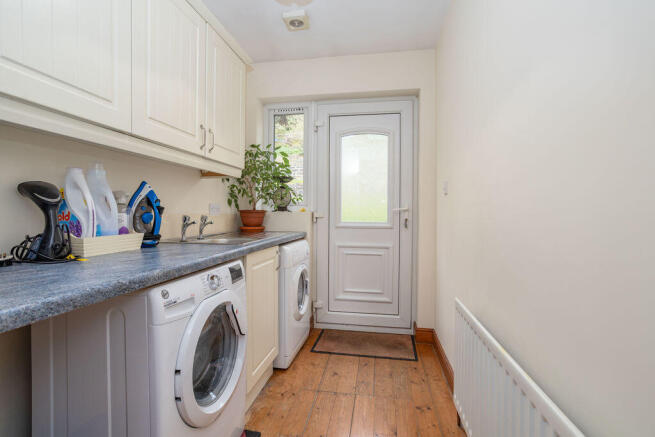 5 bed Detached for sale Image 11