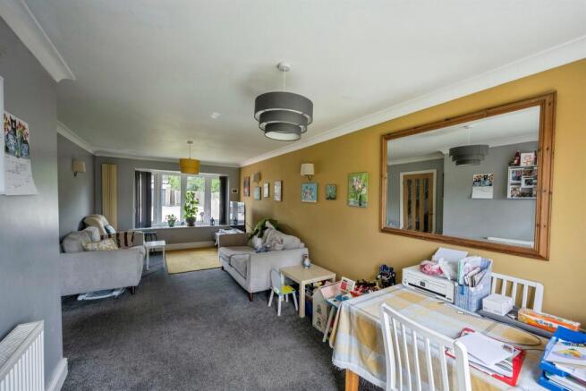 4 bed Semi-Detached for sale Image 7