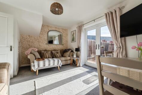 Field Edge Drive, Loughborough, LE12