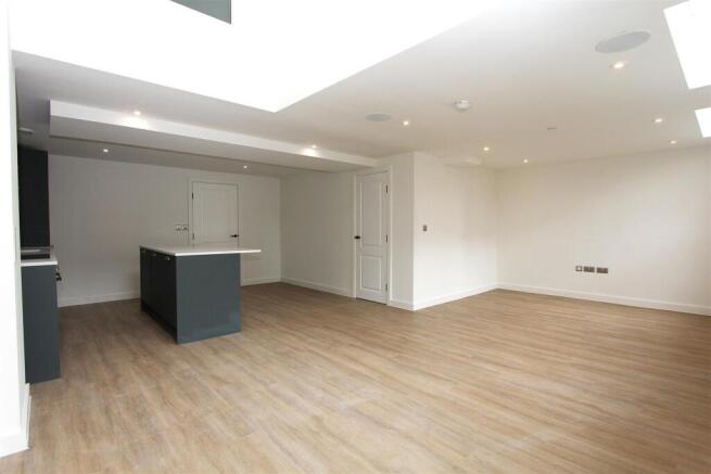 2 bed Apartment to rent Image 10