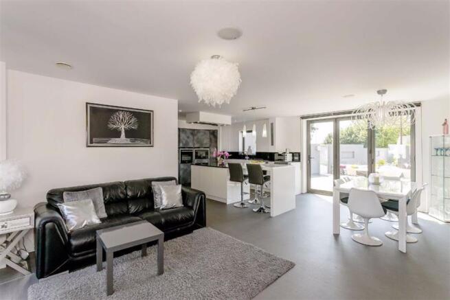 LIVING/DINING KITCHEN