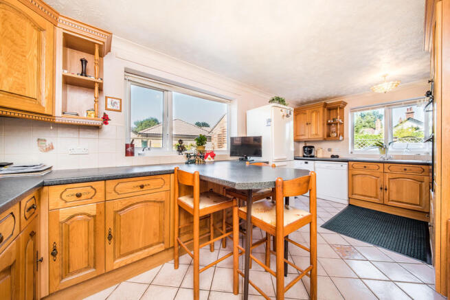 Kitchen/Breakfast...