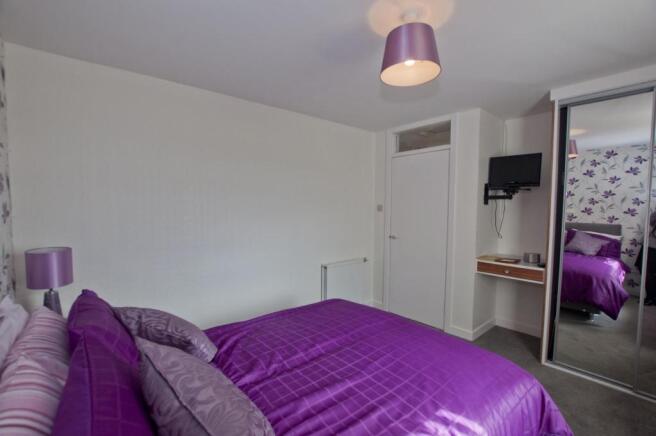 Master bedroom (2)