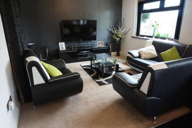 REAR LOUNGE