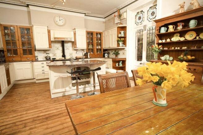 full kitchen