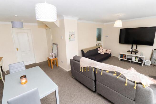 Lounge/Dining Room