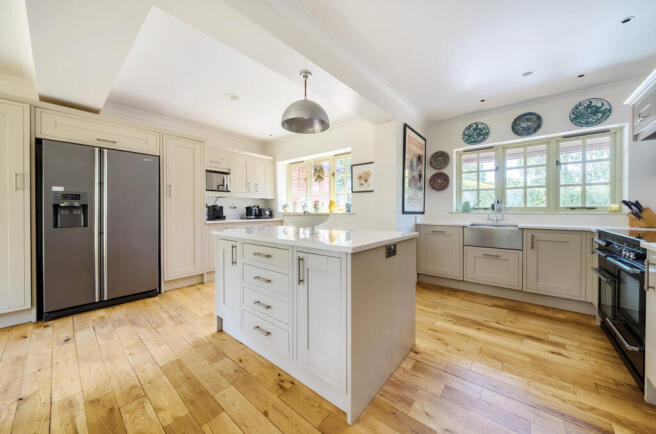 1320900-1-686e8bc...