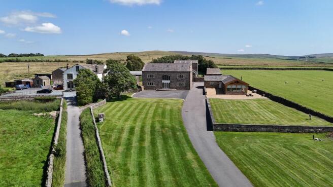 5 bed Barn Conversion for sale Image 4
