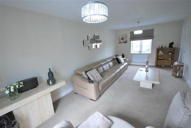 LOUNGE: