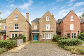 64, Barrons Chase, Richmond TW10 5BZ