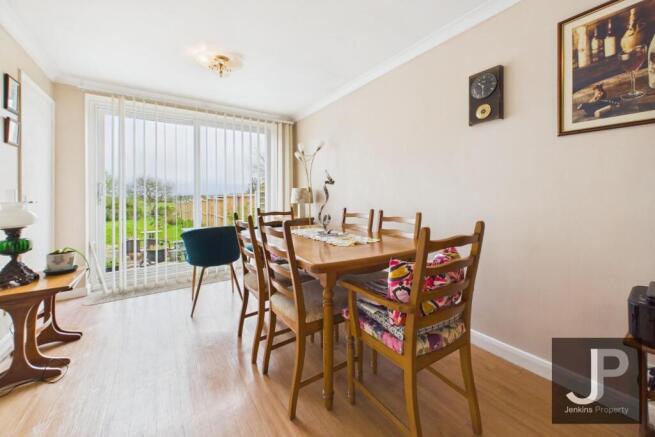 £475,000 - £500,000 Brentwood Road, Herongate, Brentwood photo 4
