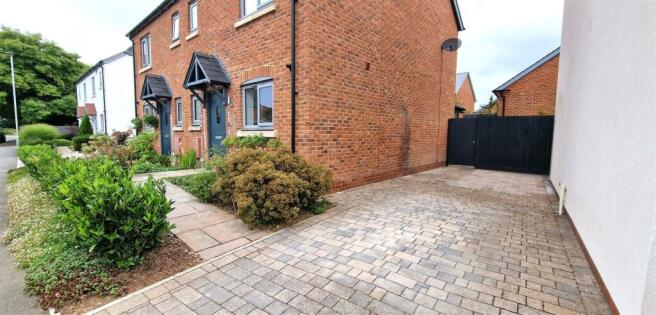 DRIVEWAY.jpg