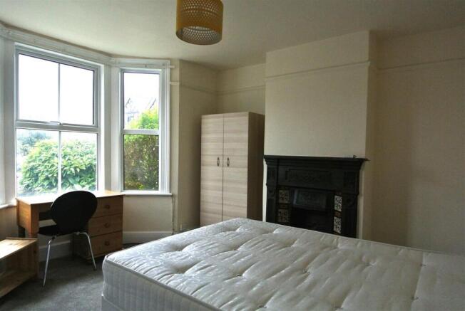 63 Clarence Street Bedroom 1.JPG