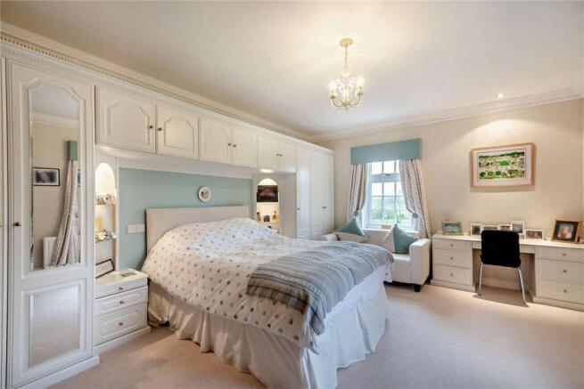 4 bed Detached for sale Image 12