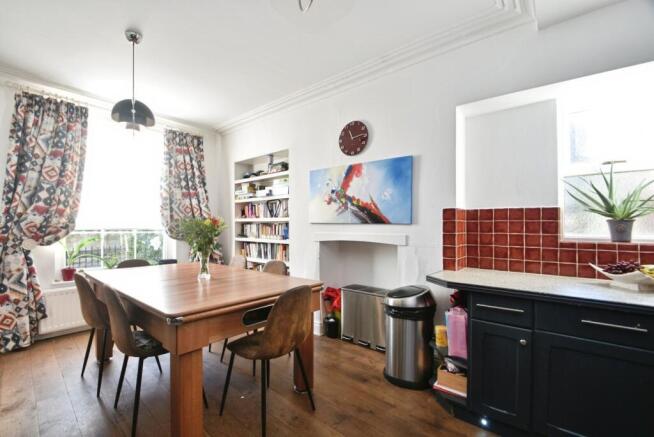 5 bed Link Detached House for sale Image 9
