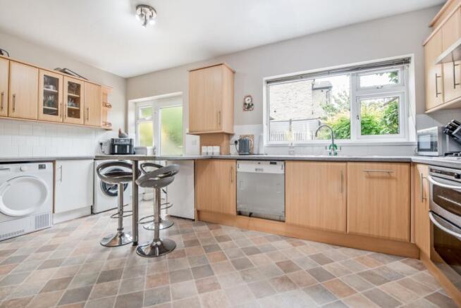 3 bed Semi-Detached for sale Image 8