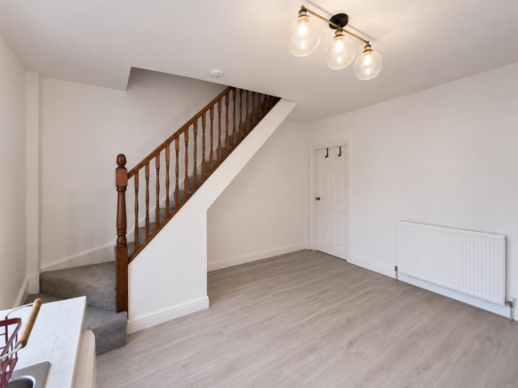 2 bed Terraced to rent Image 7