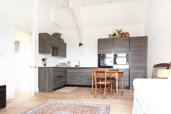 APARTMENT 18_0408.jpg
