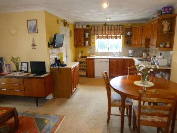 FAMILY KITCHEN