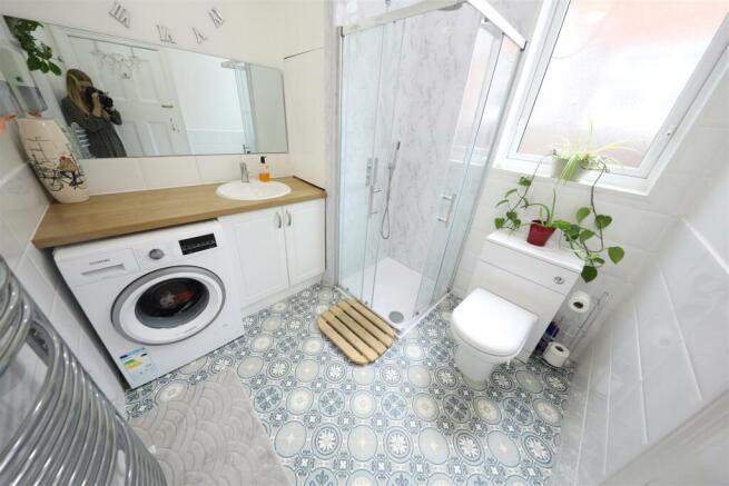 Shower/utility room