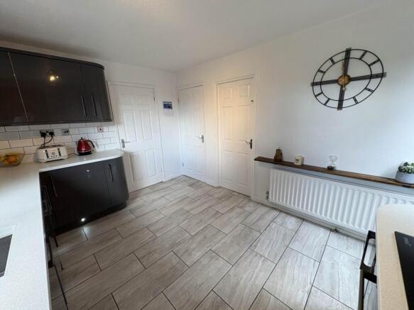 4 bed Detached for sale Image 11