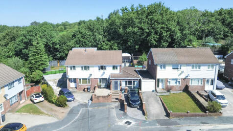 Shannon Close, Pontllanfraith