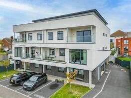 Flat 6, Cherry View, Beech Road, Hadleigh, Benfleet SS7 2FW