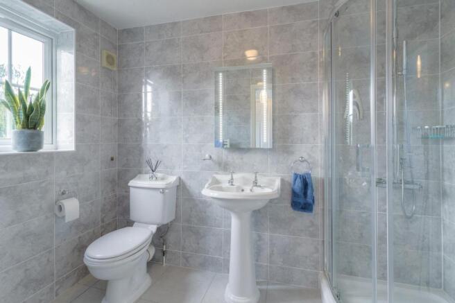 En-suite to master bedroom.jpg