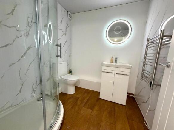 4 bed Terraced to rent Image 6