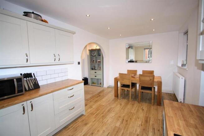Kitchen 4.JPG
