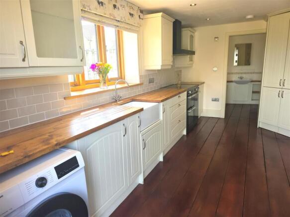 Kitchen 2.jpg