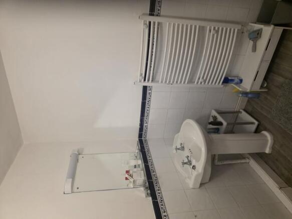 3 bed Not Specified to rent Image 5