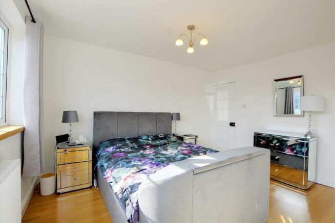 Bedroom 1_2.jpeg