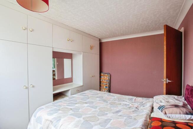 5 bed Semi-Detached for sale Image 12