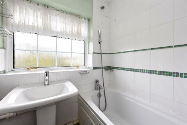 Greenacres BATHROOM.jpeg