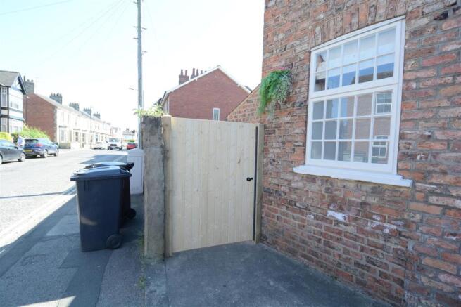 Not Specified to rent Image 5