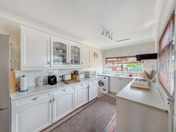 3 bed Semi-Detached for sale Image 3