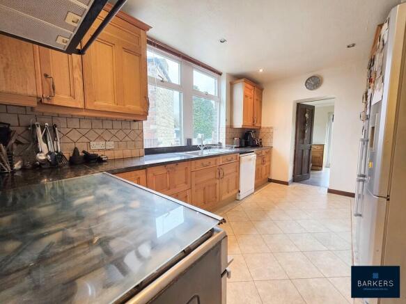 4 bed Detached for sale Image 9